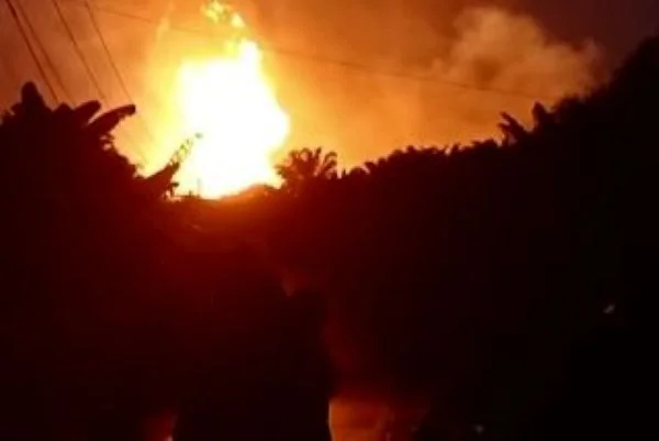 Pipa gas tanam milik PT Trans Gas Indonesia (TGI) berlokasi di Dusun Nibul Desa Batu Ampar, Kecamatan Kemuning, Kabupaten Indragiri Hilir, mengalami kebocoran dan meledak (Dok ; Ist).