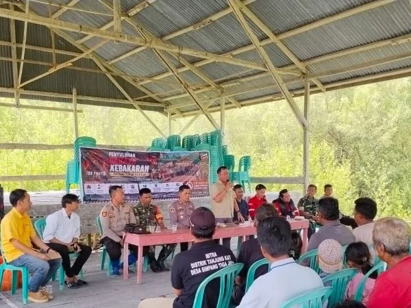 Tingkatkan Kewaspadaan Karhutla di OKI, PT BAP Libatkan Masyarakat dan Salurkan Bantuan Sembako (Foto : Ist)