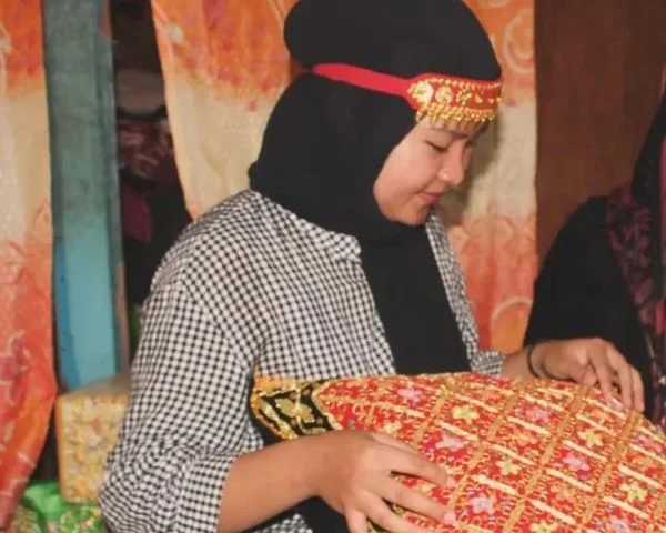 Mengenal Lebih Dekat Kain Sulam Angkinan, Kerajinan Khas Palembang dengan Benang Emas (Foto: Marshanda Kabar Sumatra)