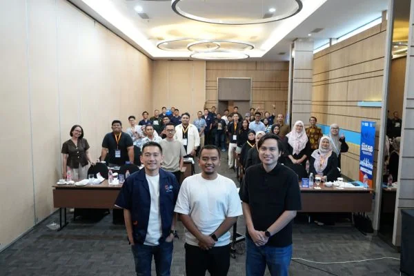 Para Pembicara Berfoto Bersama Peserta Kopdar Racik Bisnis F&B di Palembang (Foto : Ist)