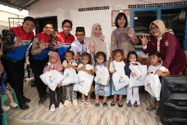 eceriaan para ibu dan balita mewarnai Posyandu Lily, Dusun 1, Desa Sungai Rebo, Rabu (7/10/2026).

Satu per satu mereka menerima Pemberian Makanan Tambahan (PMT) dari PT Pertamina Patra Niaga Refinery Unit Plaju, (Foto : Dok Pertamina Patra Niaga Kilang P