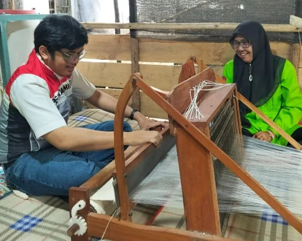 Sentuhan Inovasi Pertagas, Ubah Limbah Nanas Jadi Tenun Bernilai Ekonomi di Lubuk Karet (Foto: Dok Pertagas)