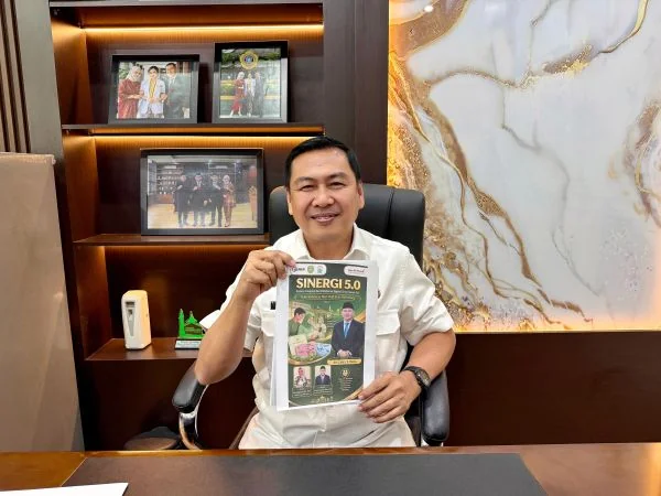 'Kado Kelahiran' Wali Kota Palembang, Bayi Baru Lahir Langsung Kantongi Akta Kelahiran!
(Foto: Dok Pemkot Palembang)