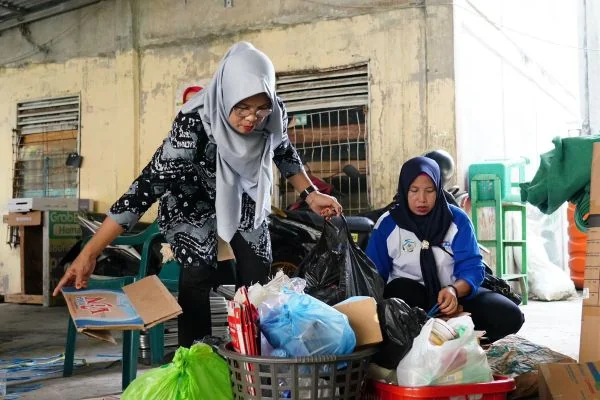 Ganas Lebak Cindo, Cara Pertamina Patra Niaga Sumbagsel Ajak Warga Sulap Sampah Jadi Tabungan
(Foto : Pertamina Patra Niaga Sumagsel)