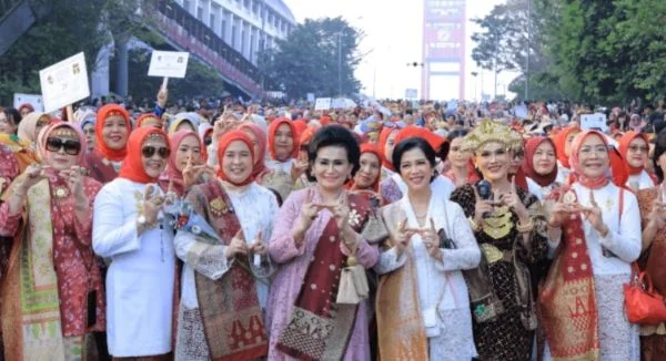 Tampil Memukau! Jembatan Ampera Disulap Jadi Panggung Parade Kebaya dan Songket Palembang (Foto : Dok Pemkot Palembang)