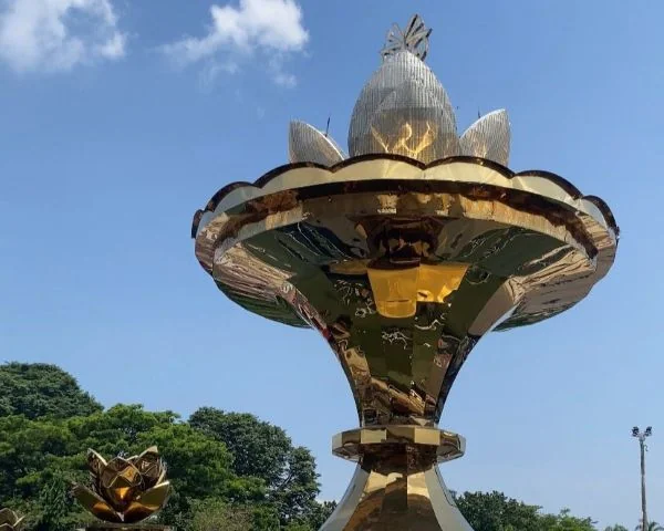 Sejarah Lengkap dan Makna Tugu Cempako Telok, Destinasi Ikonik Terbaru di Palembang
(Foto: Rani)
