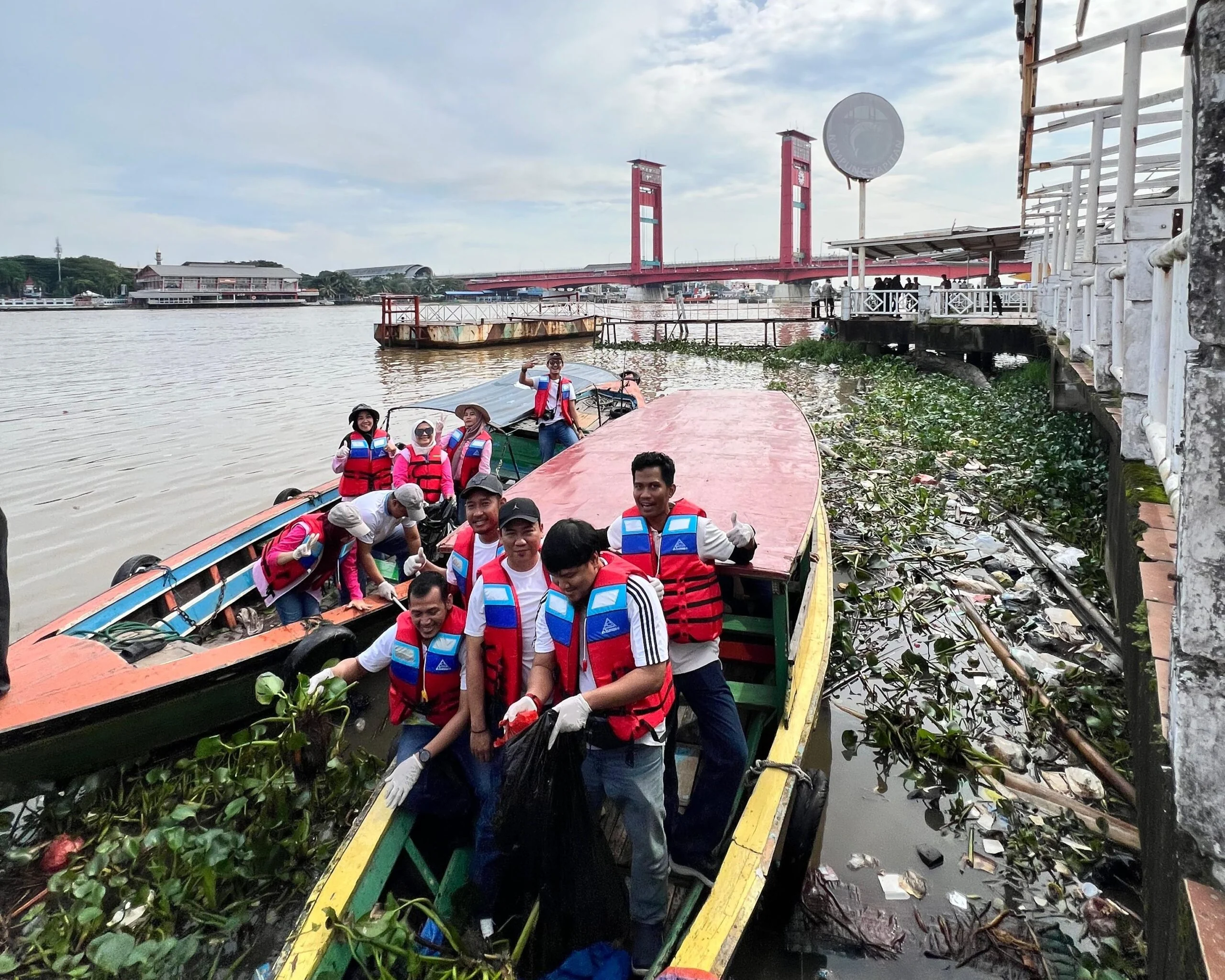 Peringati Hari Bumi, PLN UPMK III Palembang Hijaukan Kampung Kapitan dan Bersihkan Sungai Musi
(Foto: Ist)