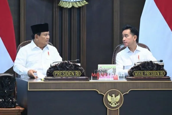 Presiden Prabowo Subianto dan Wakil Presiden dalam Sidang Kabinet Paripurna (Dok : Int).