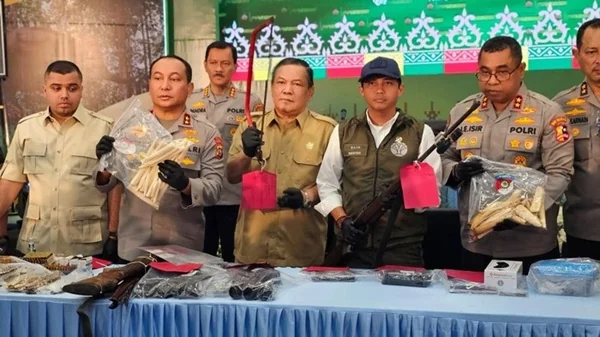 Konferensi pers terkait sindikat perburuan gajah di Riau (Dok : Ist).