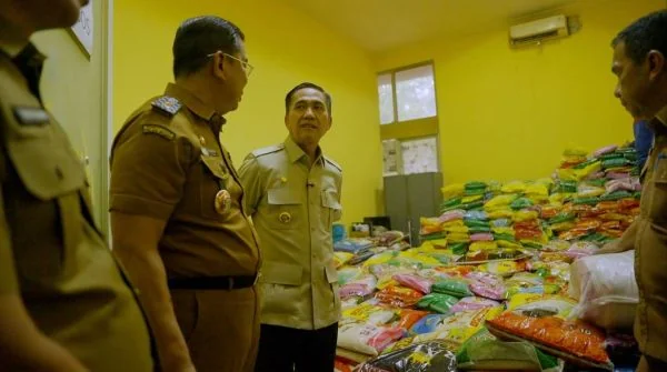 Bantu Ekonomi Warga Terdampak Karhutla, ASN Palembang Galang 22 Ton Bantuan Beras (Foto: Dok Pemkot Palembang)
