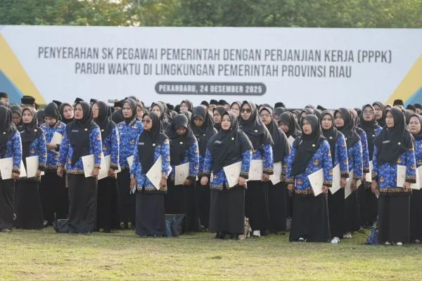 Ribuan tenaga honorer di lingkungan Pemprov Riau akhirnya resmi diangkat menjadi Pegawai Pemerintah dengan Perjanjian Kerja (PPPK) Paruh Waktu  (Dok : Ist).