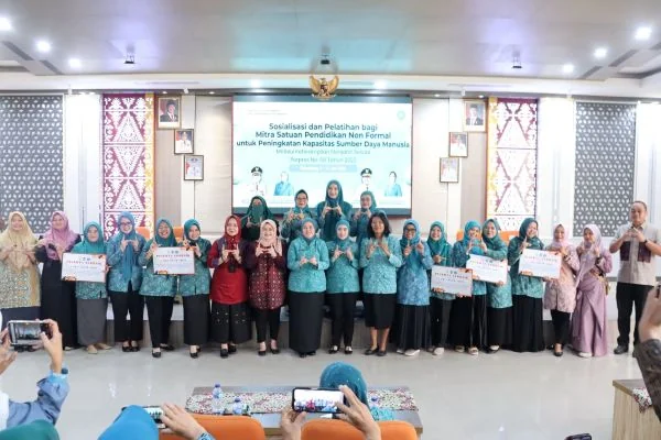 Pemkot Palembang Bekali Ibu-Ibu Keterampilan Menjahit untuk Rintis Usaha Mandiri (Foto: Diskominfo Pemkot Palembang)