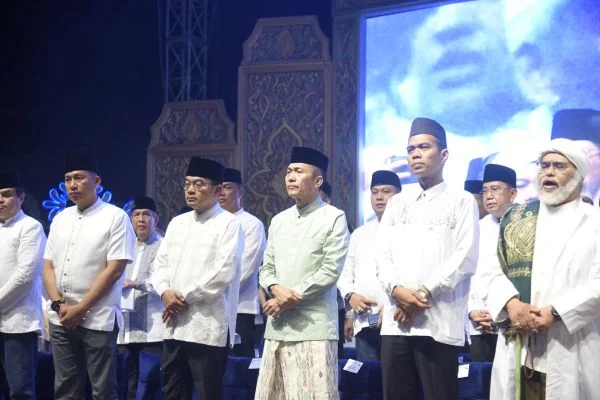 Dihadiri UAS, Wali Kota Ratu Dewa Kukuhkan Pengurus Forum Ukhuwah Ulama Umrah Palembang 2026–2030 (Foto : Dok Pemkot Palembang)