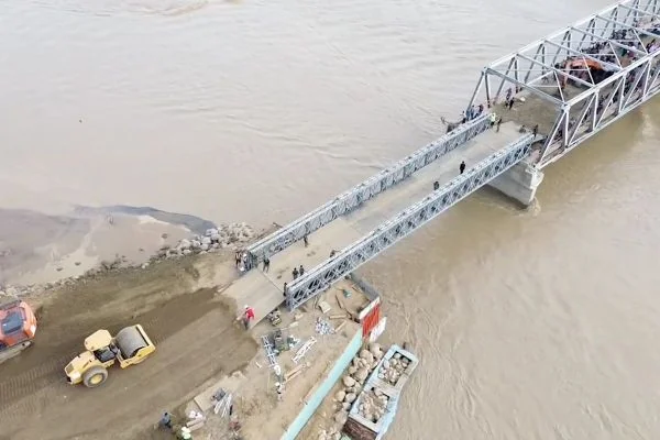 Pemasangan jembatan bailey (Dok : Int).