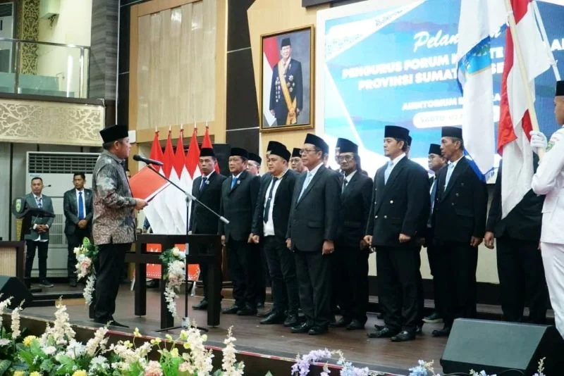 Gubernur Herman Deru Lantik Forum Komite SMA, SMK, SLB, Pererat Hubungan Sekolah dan Wali