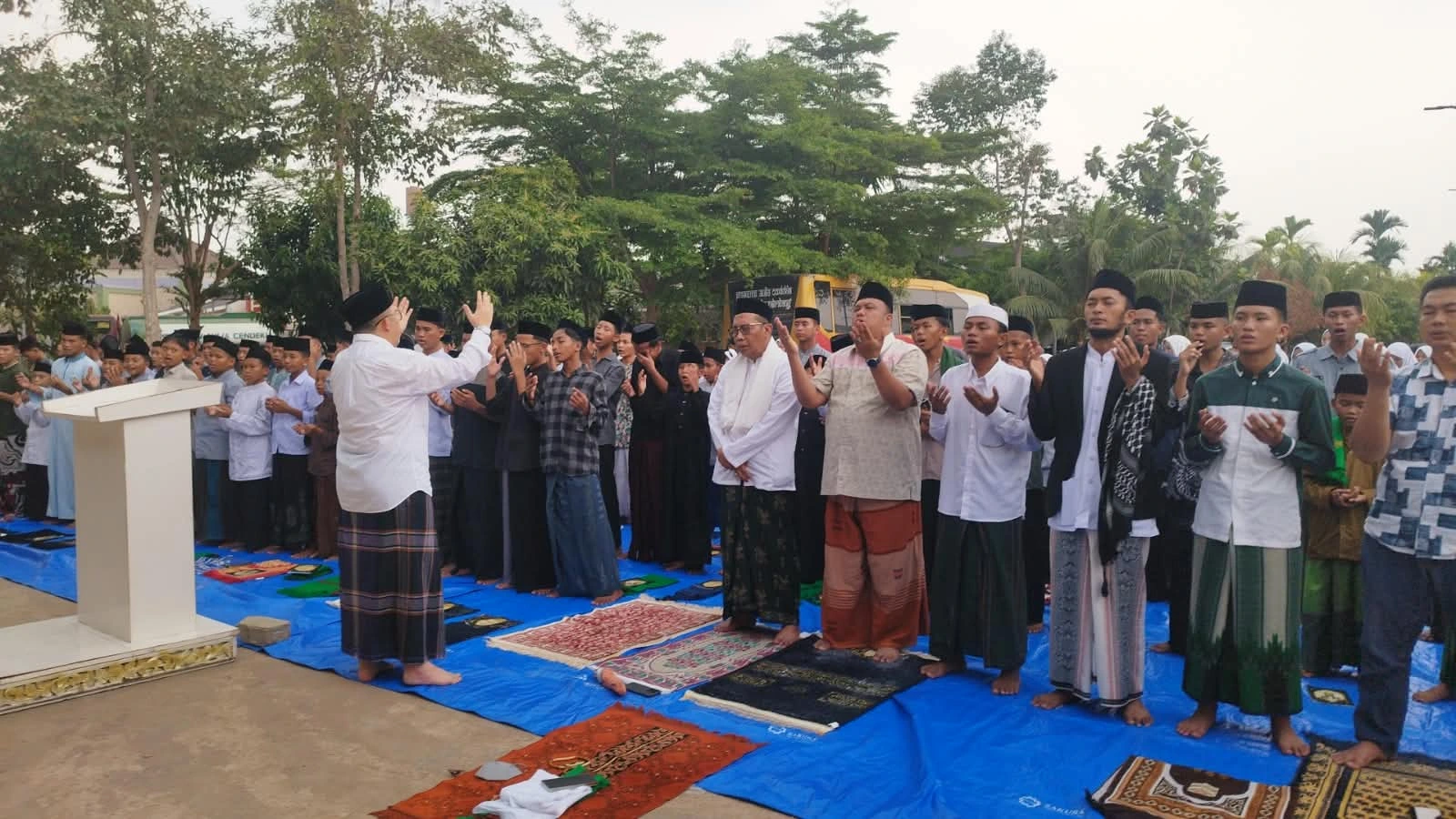 Hujan Turun Usai Salat Istisqa, Jamaah Pesantren Aulia Cendikia Tetap Khusyuk Berzikir ( Foto: Ist)