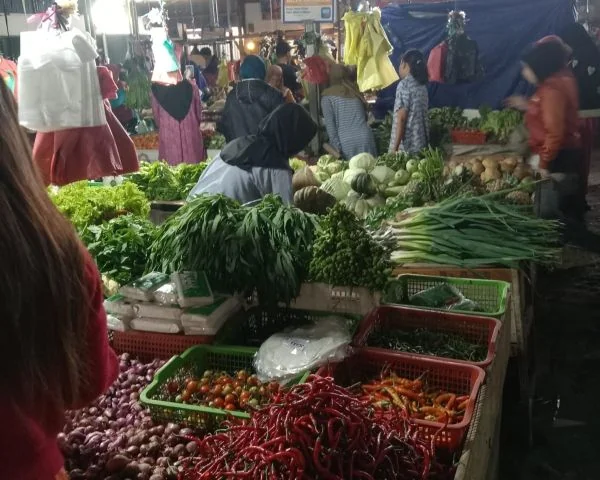 Makin Pedas! Harga Cabai Rawit di Pasar Kebun Bunga Palembang Tembus Rp80 Ribu per Kilo
(Foto : Marshanda Kabar Sumatra)