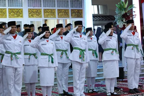 Wali Kota Palembang Ratu Dewa Resmi Kukuhkan Anggota Paskibraka Kota Palembang 2026 (Foto: Dok Pemkot Palembang)