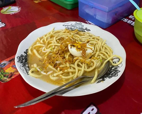 Seporsi mie celor di pasar 26 Ilir (Foto : Rani)