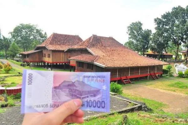 Rumah Limas Palembang: Sejarah, Filosofi, dan Keunikan Arsitektur Rumah Adat Sumatera Selatan (Foto: Wikipedia)