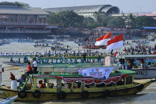 Puncak Festival Perahu Bidar 2026 Dipadati Ribuan Warga, Kabupaten Ogan Ilir Raih Juara Pertama (Foto: Dok Pemkot Palembang)