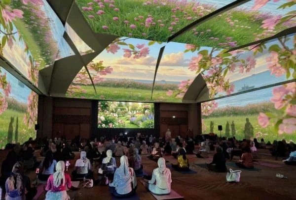 Aesthetic Banget! Mengintip Serunya Cinematic Yoga 'Garden of Stillness' di ARYADUTA Palembang (Foto : Aryaduta Palembang)
