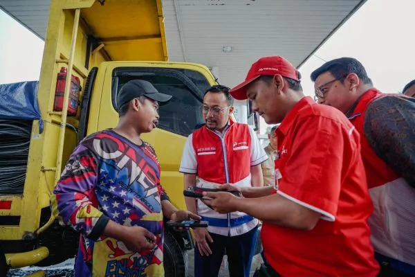 Dirut Pertamina Patra Niaga Turun Langsung Cek SPBU Palembang, Jamin Layanan Maksimal (Foto: Dok Pertamina Patra Niaga Sumbagsel)