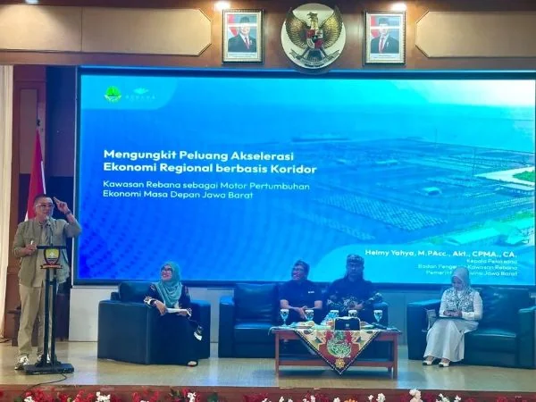 Kepala Pelaksana Badan Pengelola (BP) Rebana, Helmy Yahya, memaparkan strategi pengembangan Kawasan Rebana sebagai motor pertumbuhan ekonomi masa depan Jawa Barat dalam FER Jabar 2026. (Foto: Alpin Pulungan KabarBursa.com)