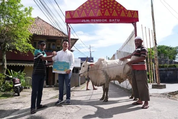 Kilang Plaju Pererat Kebersamaan dengan Masyarakat Melalui Penyaluran Hewan Kurban
(Foto: Pertamina Patra Niaga Kilang Plaju)