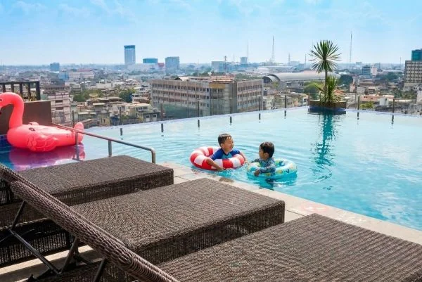 Promo Libur Sekolah, Cuma Rp110 Ribu Bisa Berenang dan Sarapan Enak di ibis Palembang Sanggar (Foto : Dok  ibis Palembang Sanggar)