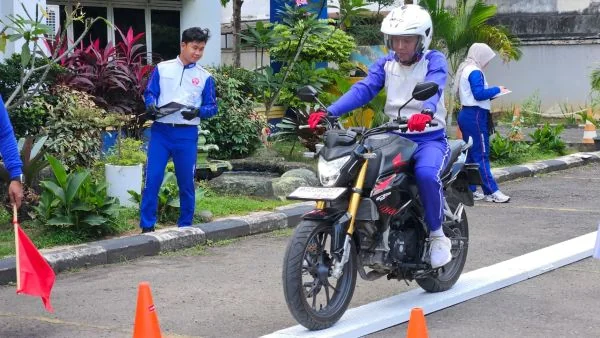 Astra Motor Sumsel Cetak Advisor Tangguh Lewat Ajang Road to AHSRIC 2026
(Foto : Dok Astra Motor Sumsel)