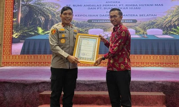 Perkuat Sinergi Pencegahan Karhutla, Polda Sumsel Beri Penghargaan Khusus untuk Mitra APP Group
(Foto: Ist)