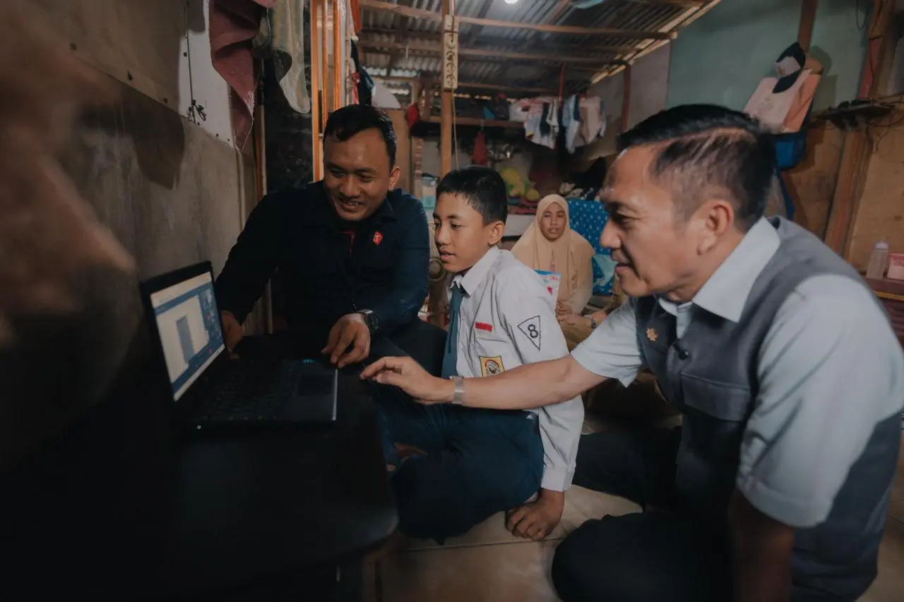 Wali Kota Palembang Tinjau Taman, Ruang Aman Asap, hingga Bagikan 4.000 Laptop Gratis (Foto : Dok Pemkot Palembang)
