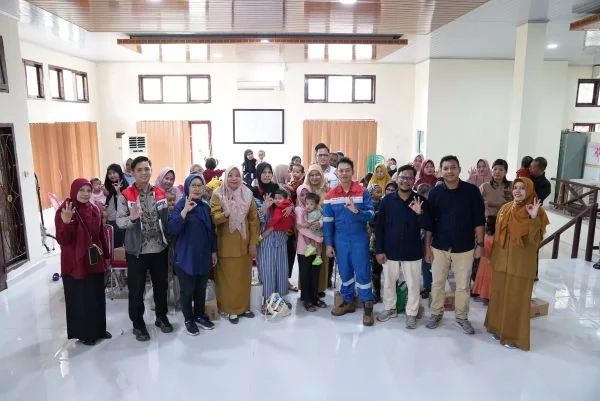Kilang Plaju Pertamina Patra Niaga Beri Dukungan Nutrisi bagi Keluarga Berisiko Stunting
(Foto: Pertamina Patra Niaga Kilang Plaju)