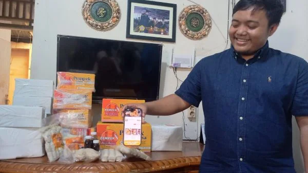 Berawal dari ‘Bucin’, Alumnus Polsri Ini Sukses Bawa Pempek Abin Annisa Tembus Pasar Hongkong dan Jerman (Foto: Dok Kabar Sumatra)