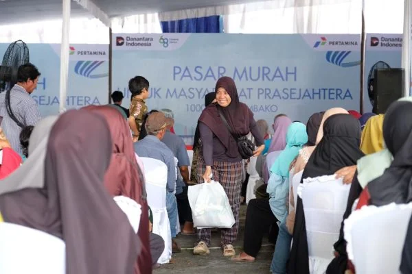 Bantu Ringankan Beban Warga, Kilang Plaju Salurkan 1.000 Paket Sembako Murah
(Foto: Pertamina Patra Niaga Kilang Plaju)