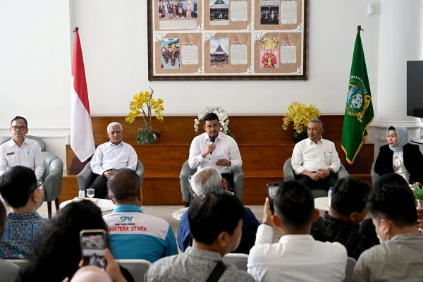 Gubernur Sumut, Bobby Nasution saat temu pers di Lobby Dekranasda, Kantor Gubernur Sumut (Dok : Ist).