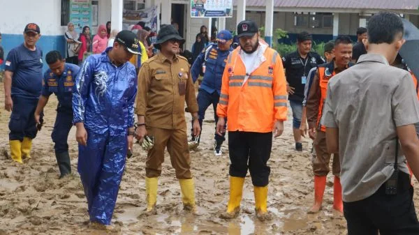 Pemko Padang Bersihkan 92 Sekolah Terdampak Banjir, Target Selesai 2 Hari (Foto:  Dok Pemko Padang)