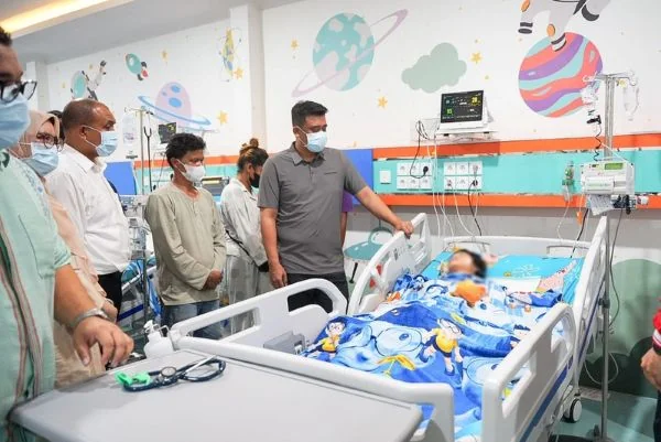 Gubernur Bobby Nasution Jamin Penanganan Siswa Korban Keracunan MBG Karo Hingga Pulih (Foto : Dok Diskominfo Pemprov Sumut)