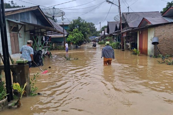 4 Wilayah di Sumut Lumpuh, Banjir dan Longsor Tapanuli Telan 8 Nyawa