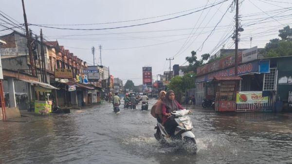 BMKG Pekanbaru Peringatkan Cuaca Ekstrem, Warga di Perbatasan Riau–Sumut Diminta Waspada