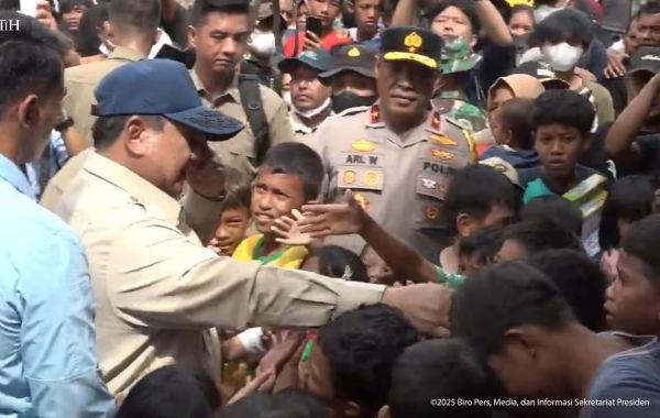 Prabowo Penuhi Janji ke Warga Aceh Tamiang: Bagikan Mainan dan Pantau Layanan Kesehatan