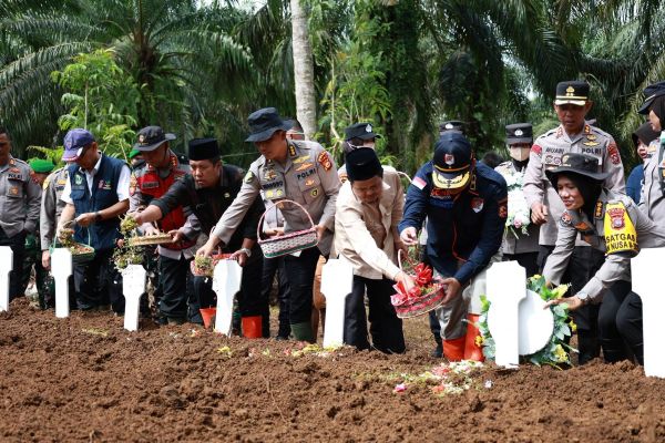10 Korban Banjir Bandang Sumbar Dimakamkan Massal Setelah 14 Hari Tak Teridentifikasi