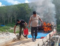 Cegah Kerusakan Lingkungan, 48 Rakit Tambang Ilegal di Kebun Karet Kuansing Dihancurkan