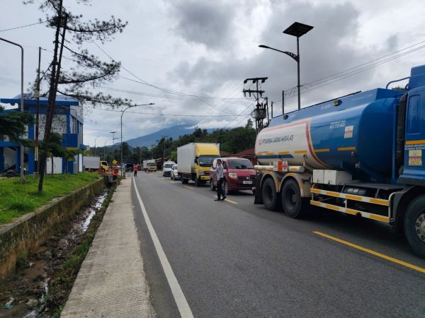 Imbas Jalur Padang–Bukittinggi Putus, Pemprov Sumbar Terapkan Pembatasan Angkutan Barang