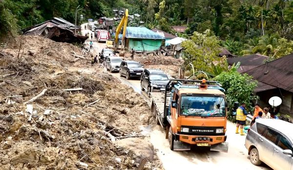 11 Titik Longsor Berhasil Dibuka, Distribusi Logistik ke Tapanuli Mulai Lancar