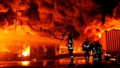 Pabrik Sandal Swallow Terbakar di Medan, Pemadaman Terkendala Bahan Karet