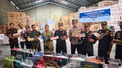 Bea Cukai Gerebek Gudang Rokok Ilegal di Pekanbaru, 160 Juta Batang Disita