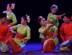 Bukan Sekadar Tari, Ini Alasan Perempuan Riau Pilih Kebaya Labuh untuk Zapin