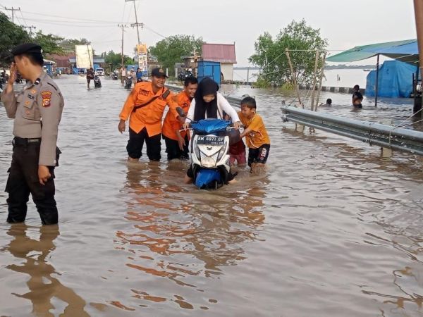 Air Laut Naik, Banjir Rob Kembali Rendam Tembilahan dan Tembilahan Hulu